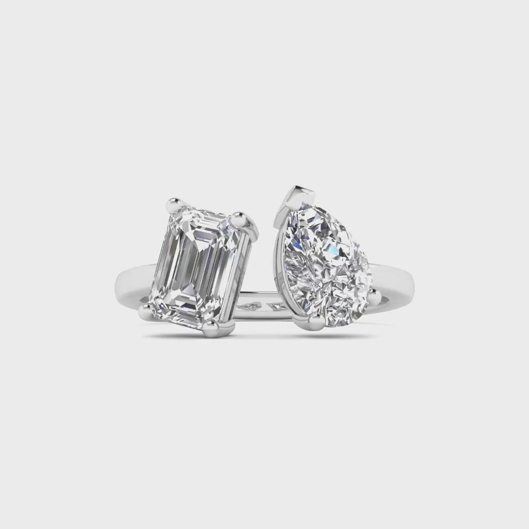 Emerald and pear diamond Toi et Moi ring featuring an elegant pairing of an emerald-cut diamond and a pear-shaped diamond, set in 14k