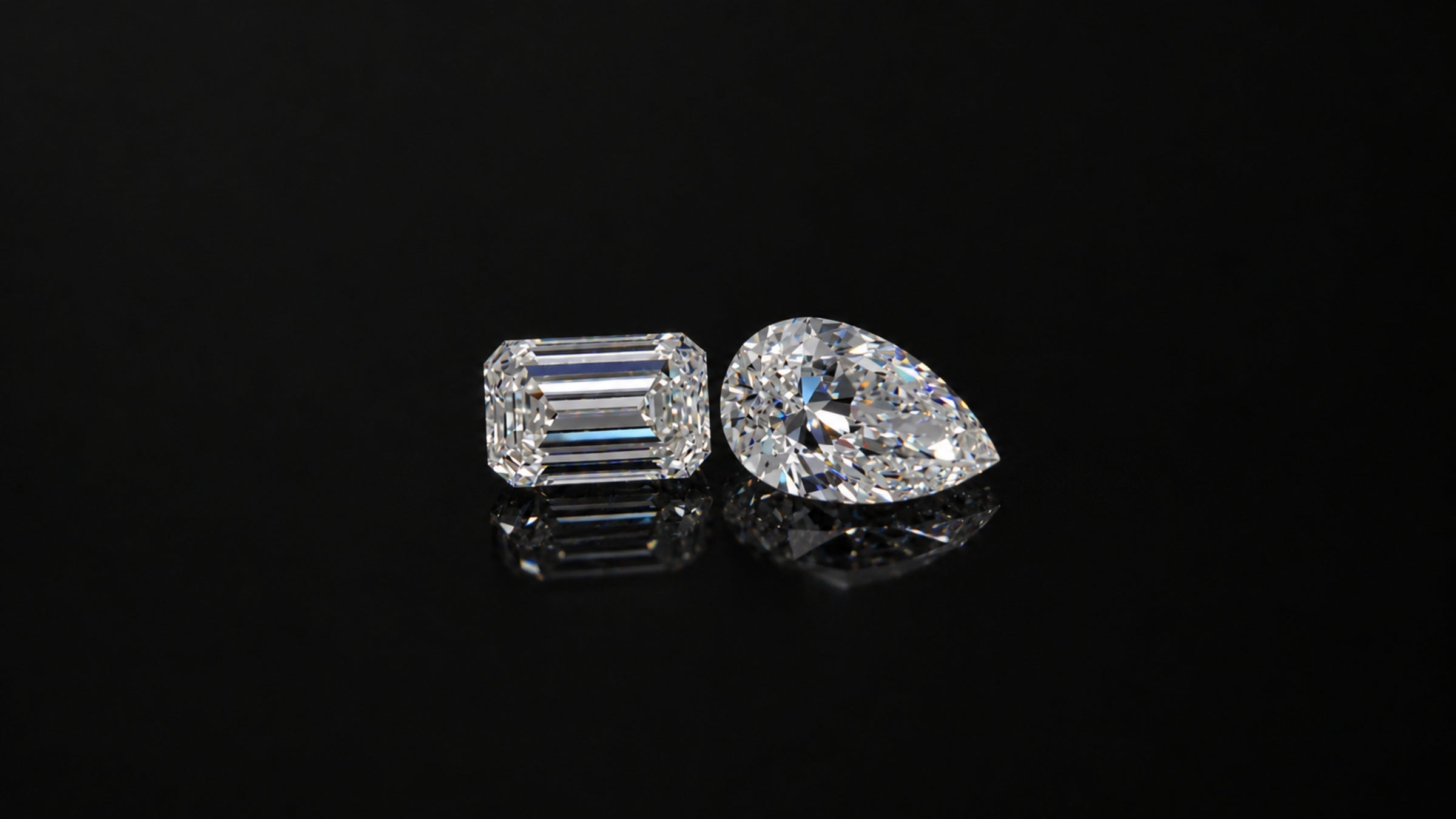 Close up macro photograph of a brilliant cut diamond showing facets and light performance, Sakaris Jewelers diamond education